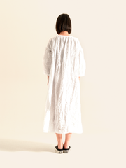 DRESS WITH ROUNDED SLEEVES IN WRINKLED EFFECT FABRIC