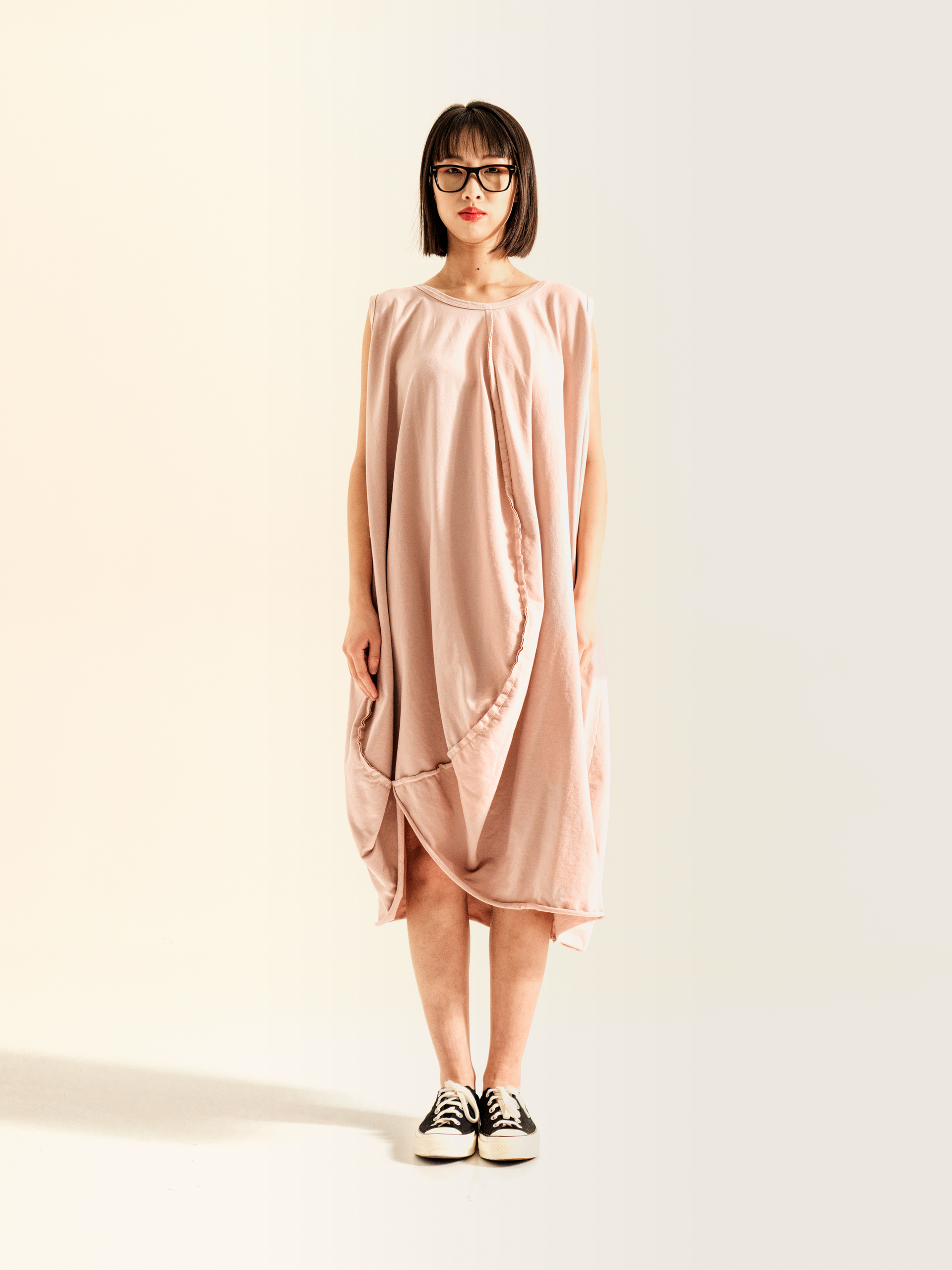 WIDE SLEEVELESS SWEATSHIRT DRESS WITH RAW CUT SEAMS