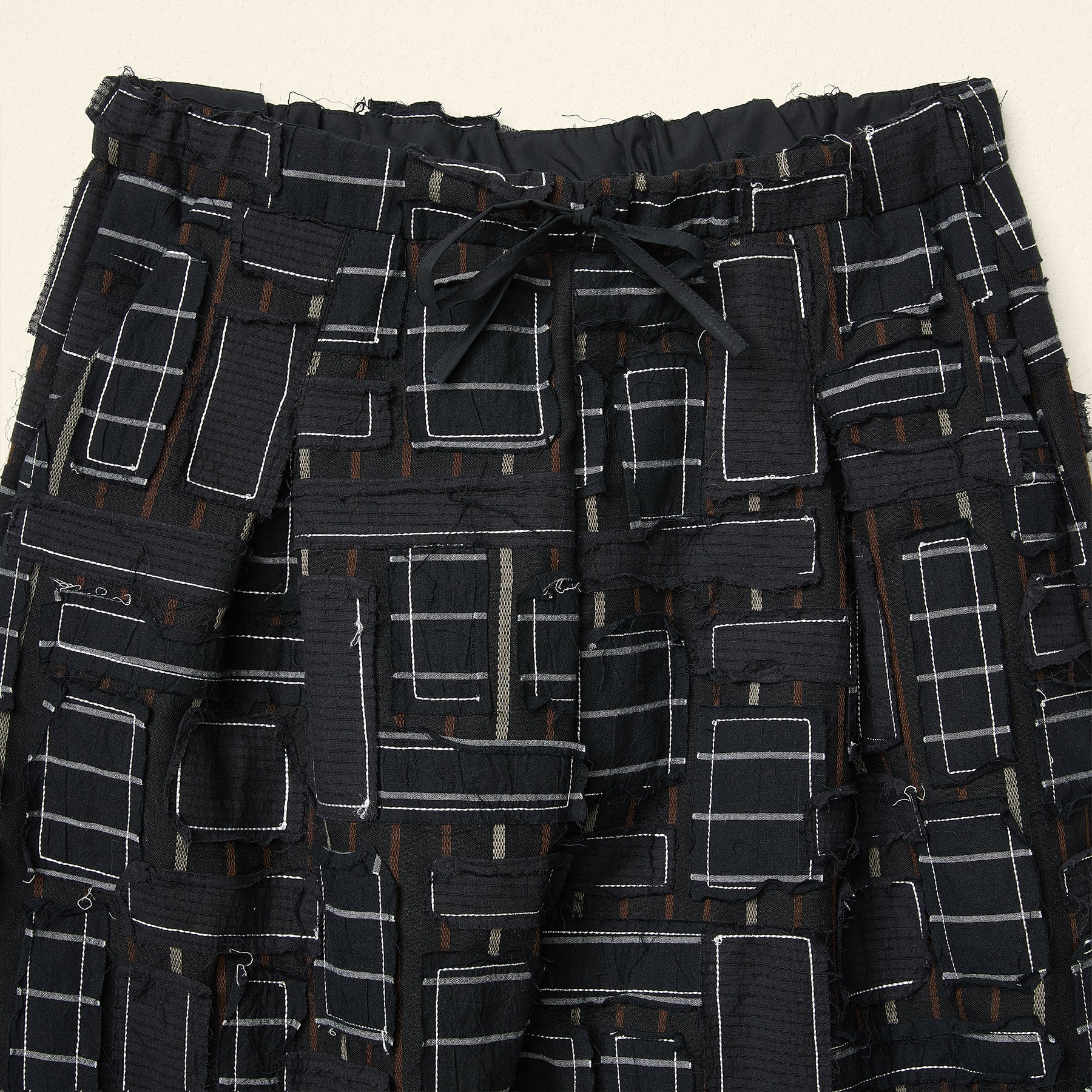 TROUSERS IN GEOMETRIC PATTERN