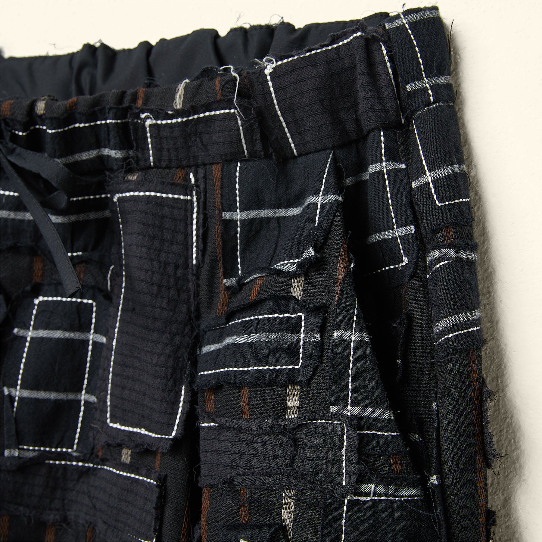 TROUSERS IN GEOMETRIC PATTERN