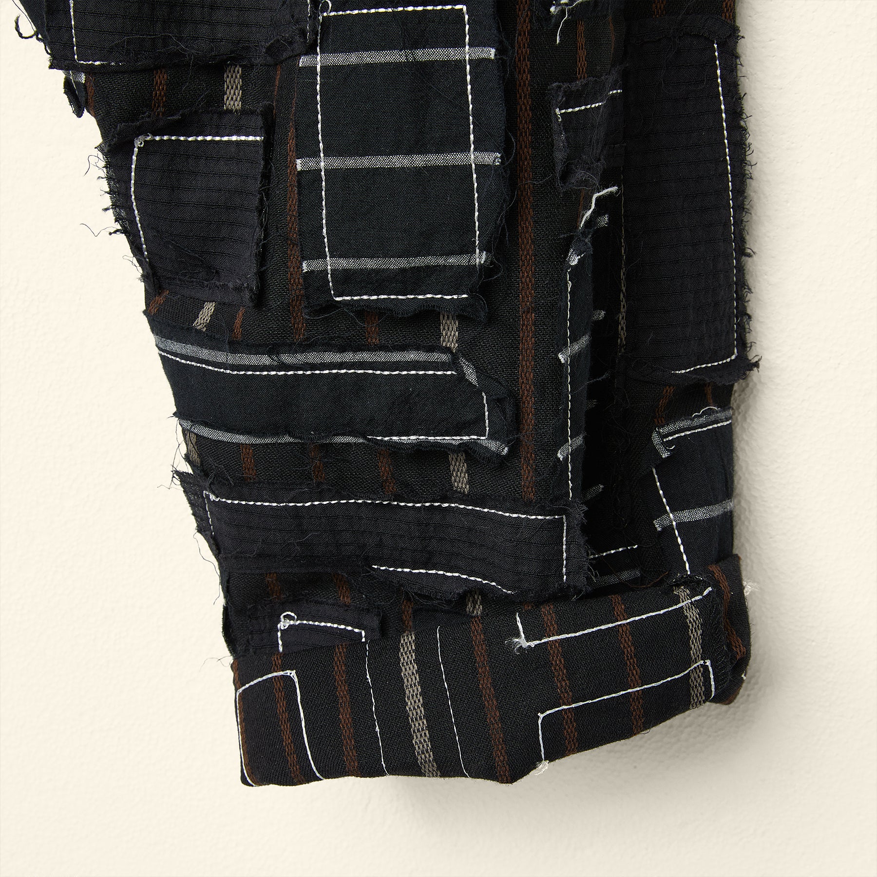 TROUSERS IN GEOMETRIC PATTERN