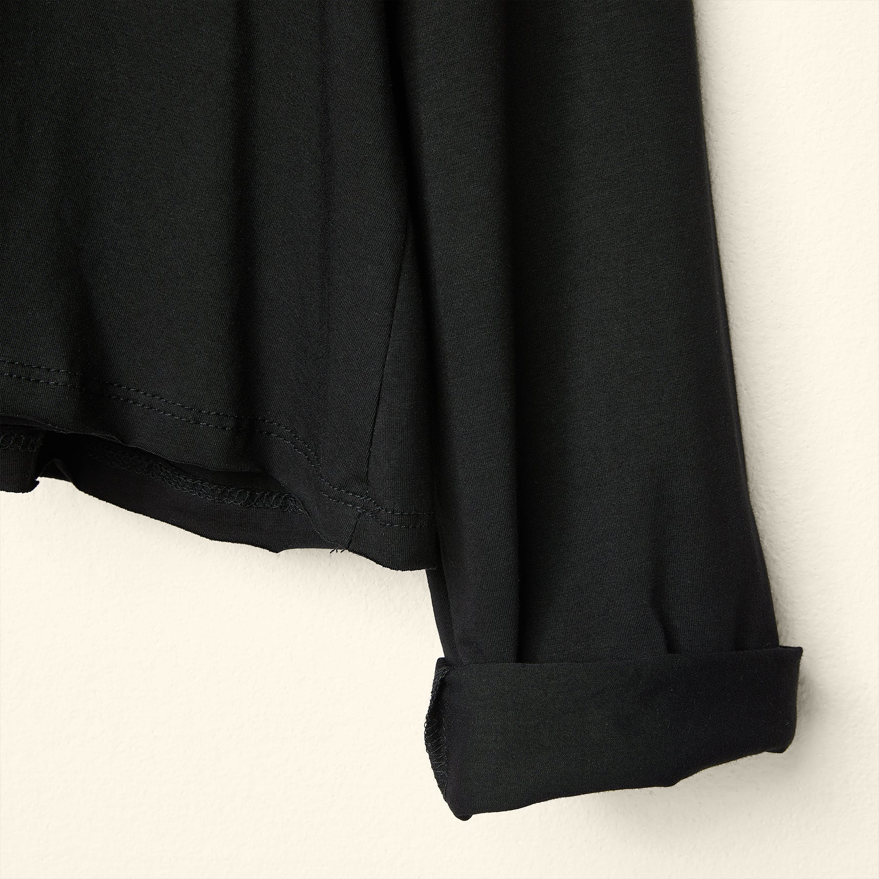 T-SHIRT CORTA CON DETTAGLIO OBLIQUO