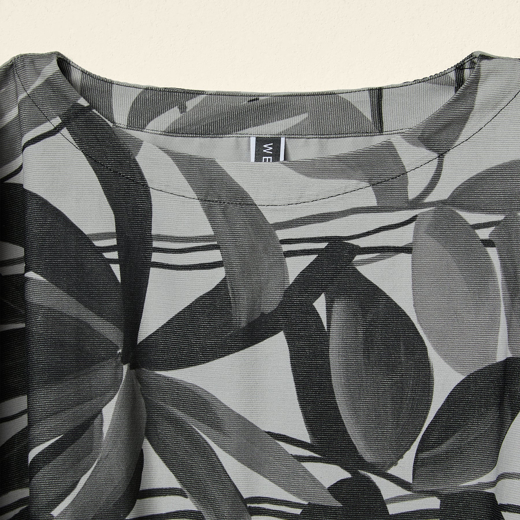 BALLOON DRESS WITH BAT SLEEVES