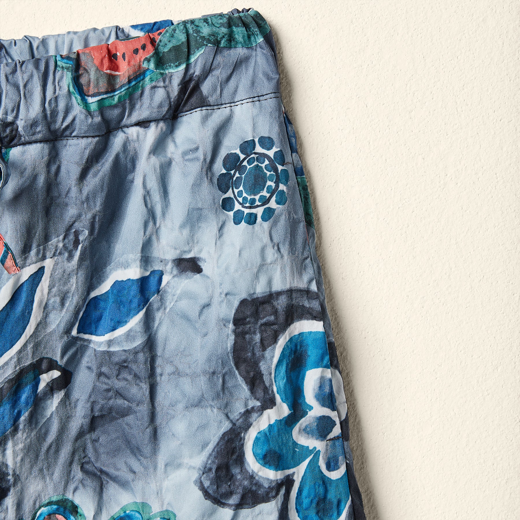 WIDE PANTS WITH BLUE FLOWERS PATTERN