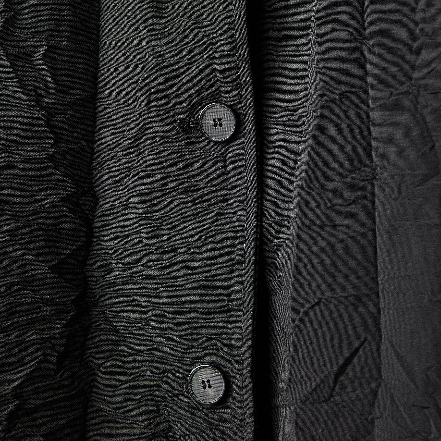 COAT IN WRINKLED EFFECT FABRIC DOUBLED IN B/W PATTERN