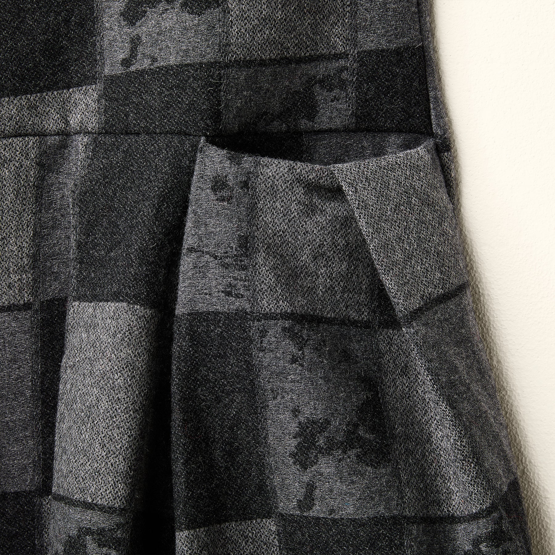 GREY CHECKED WOOL BLEND SLEEVELESS OVERCOAT