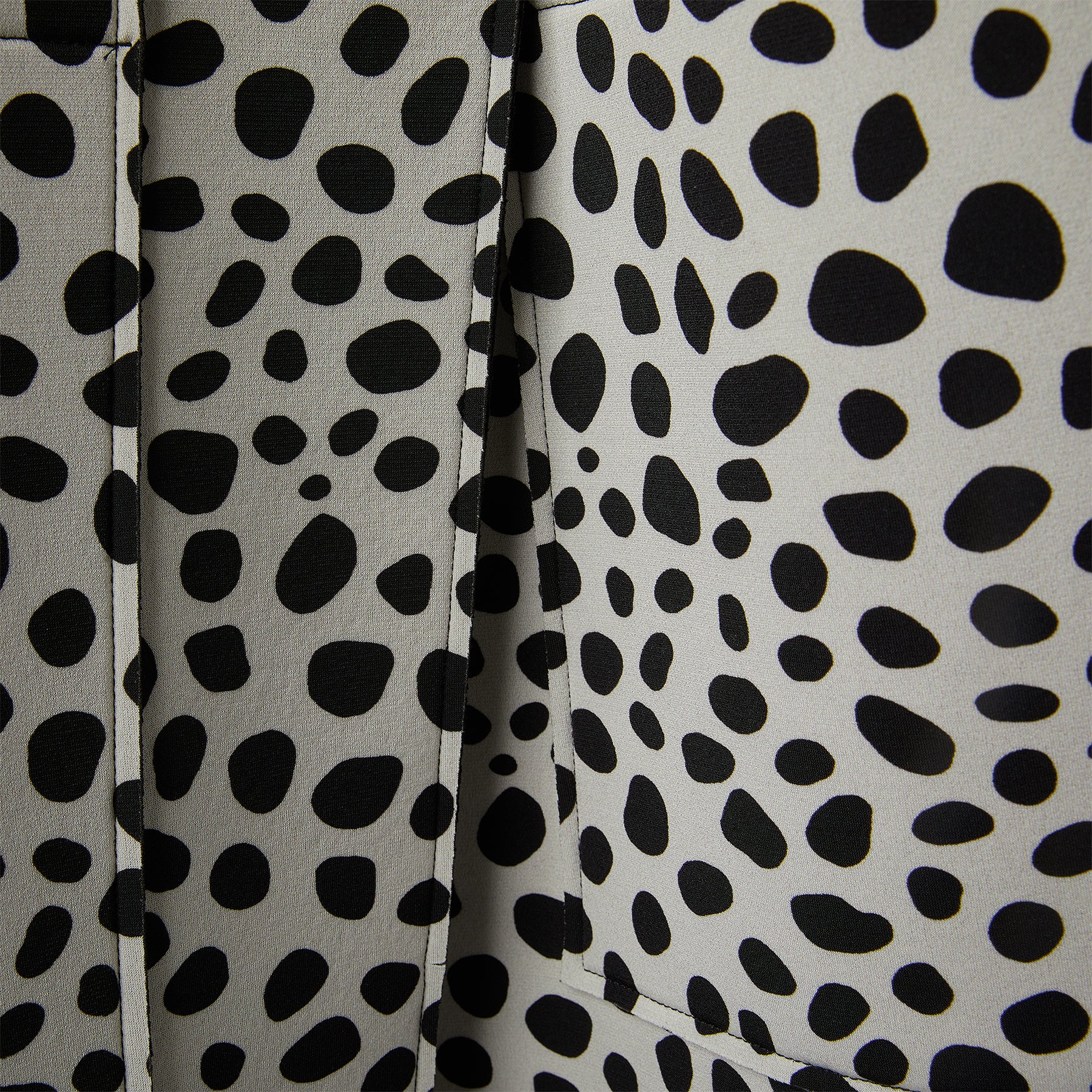 敞开式达尔马提亚犬外套