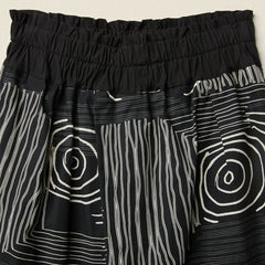 TROUSERS WITH GEOMETRIC LINES