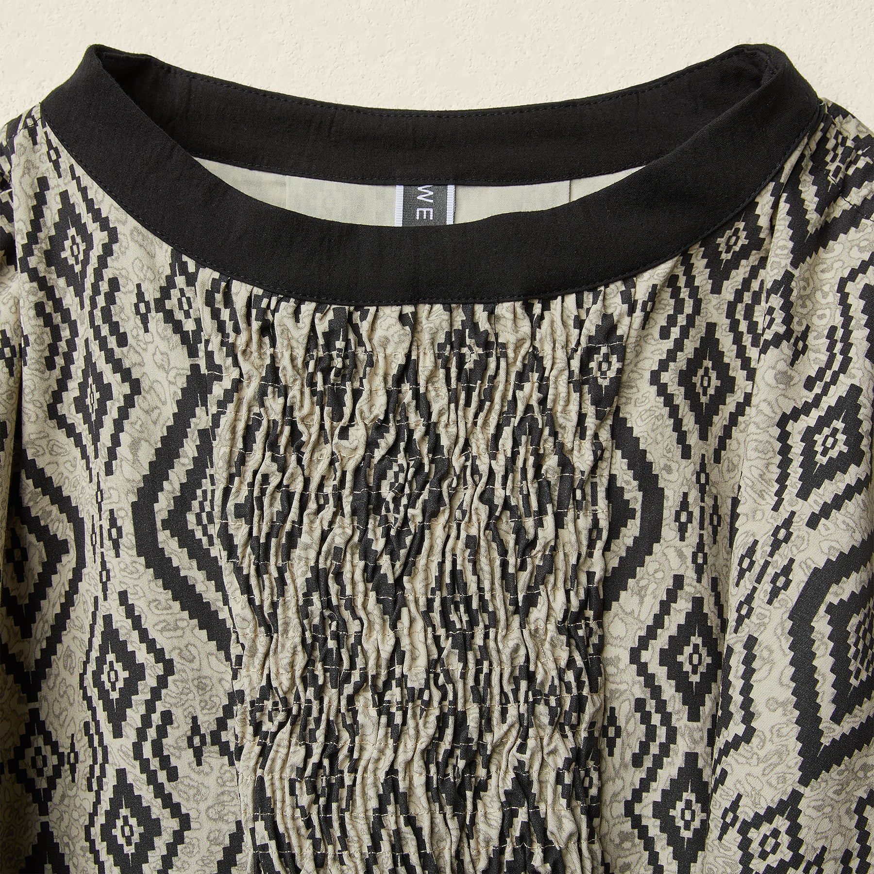 GATHERED BLOUSE IN GEOMETRIC PATTERN