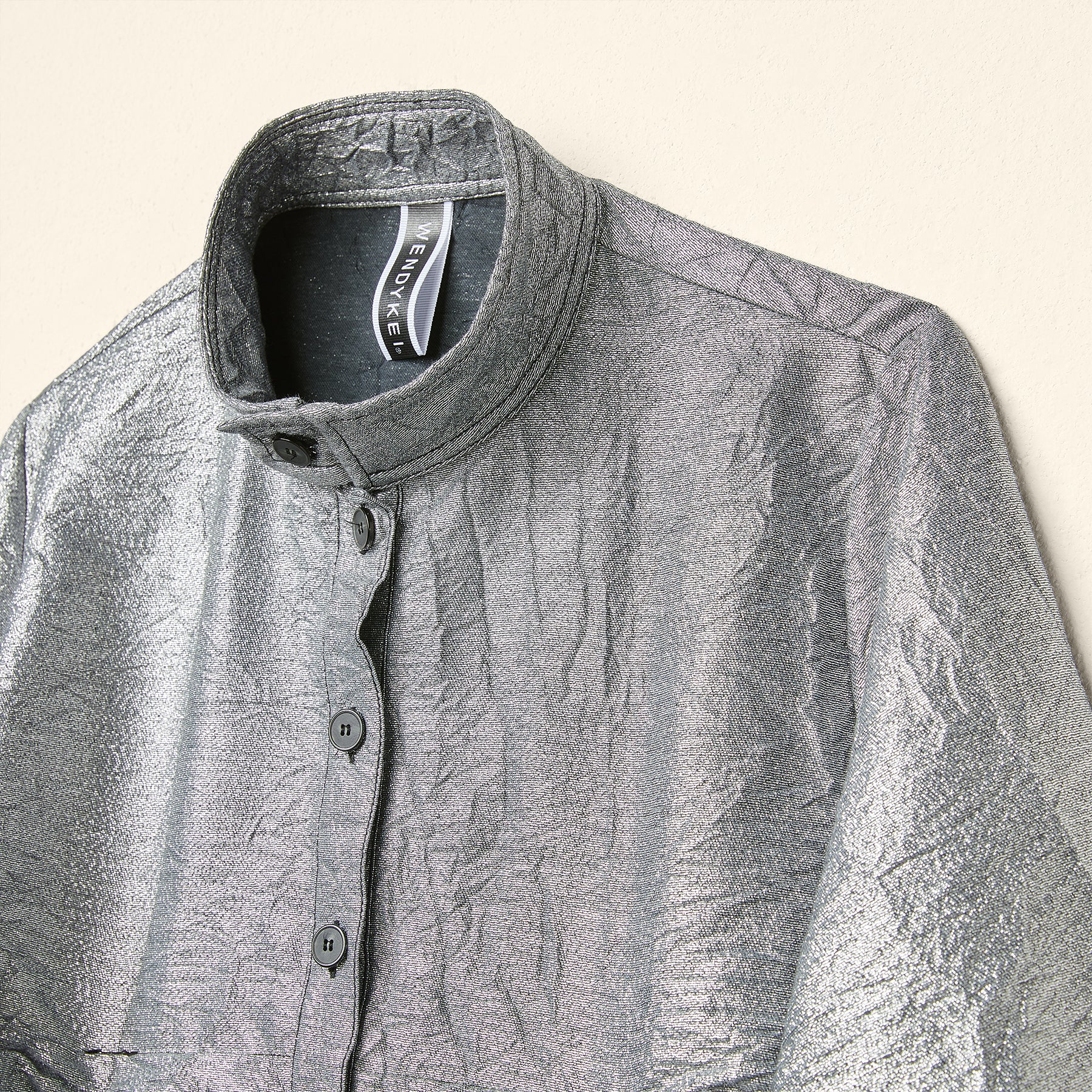 AW26 METALLIC PLEATED JACKET
