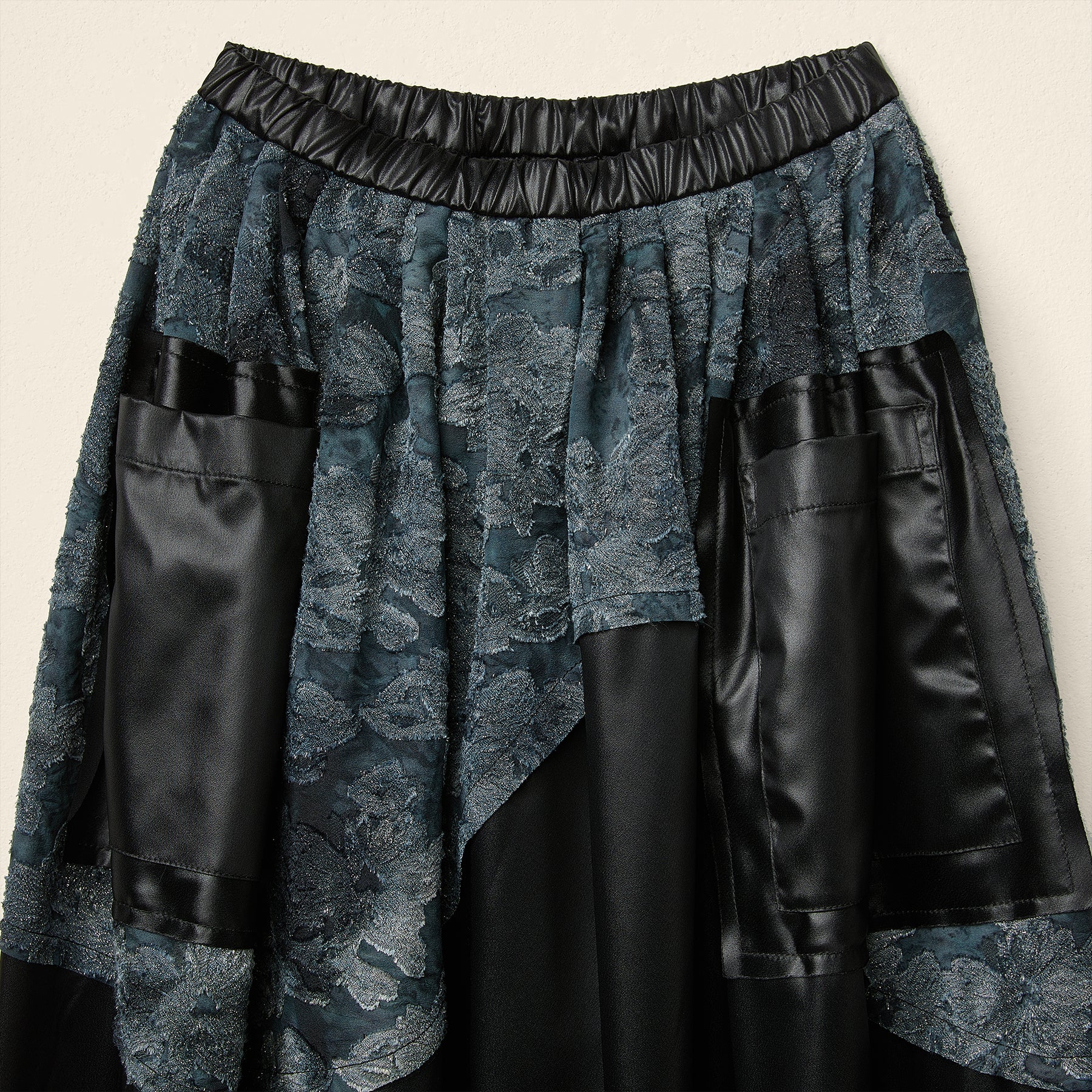 AW26 FAUX LEATHER SKIRT WITH JACQUARD DETAIL