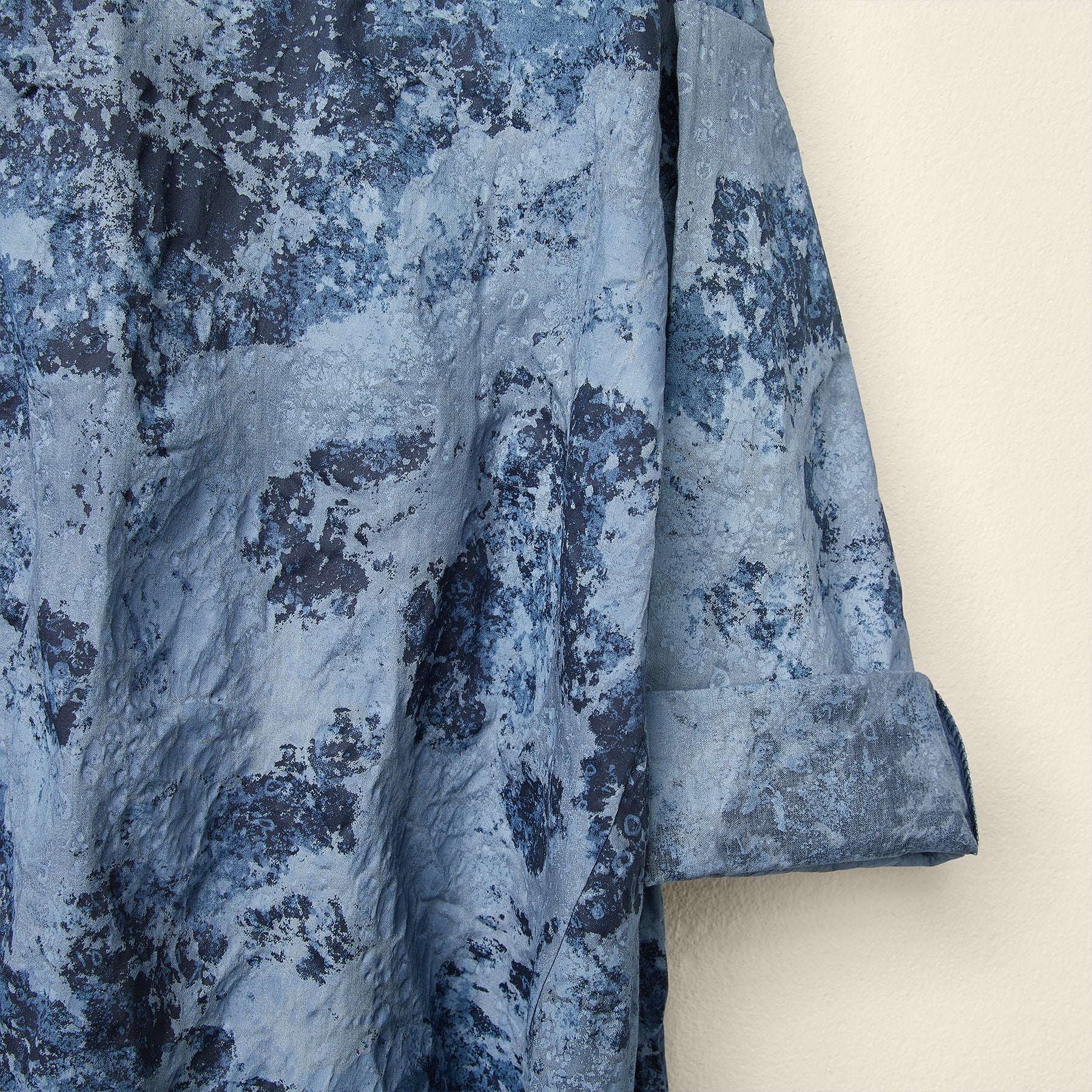BLUSA CON STAMPA MARMO