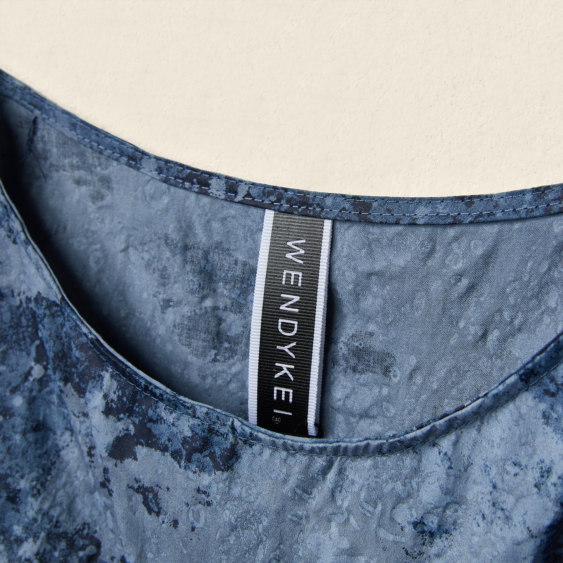 BLUSA CON STAMPA MARMO