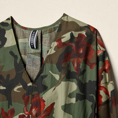 ABITO MILITARE CON FIORI