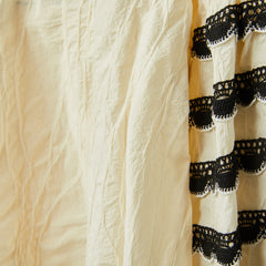 BLUSA CON PASSAMANERIA SULLE MANICHE