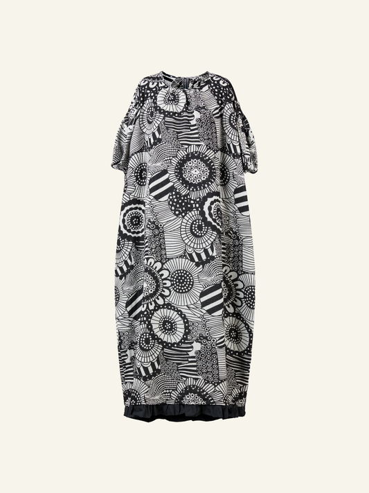 B/W PATTERN WIDE DRESS WITH FRILL