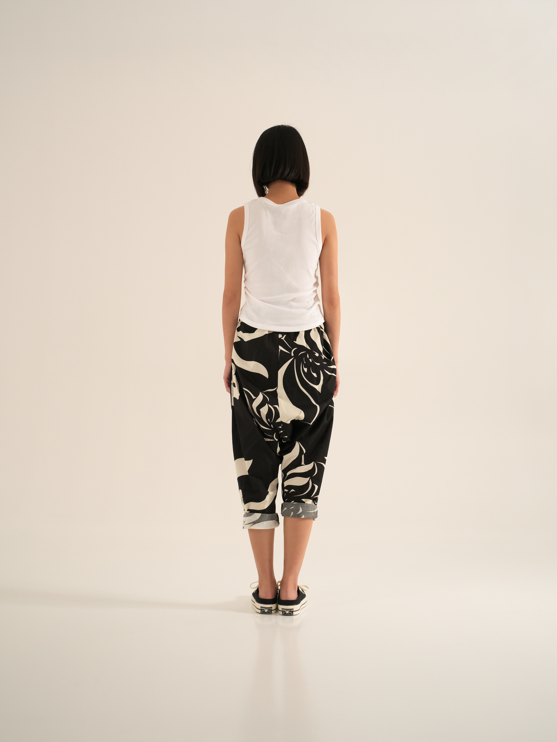 B/W PATTERN LOW CROTCH PANTS