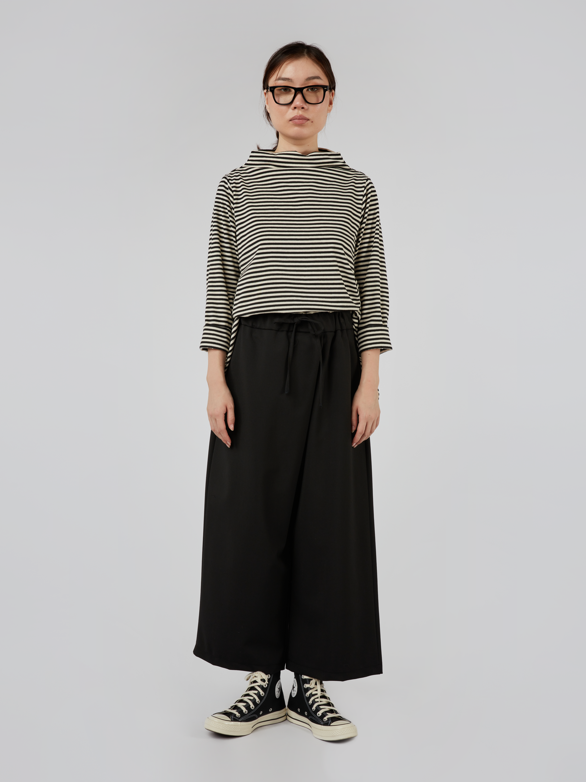 TROUSERS WITH FRONT PLEAT