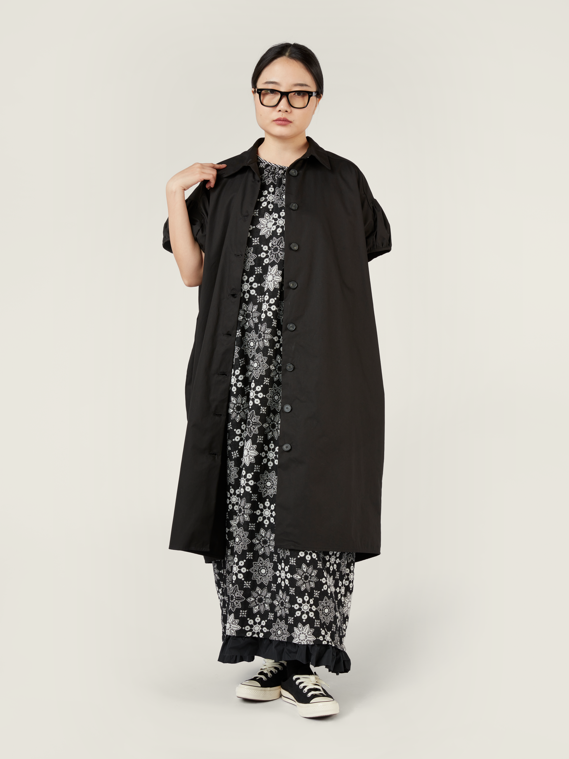 B/W PATTERN WIDE DRESS WITH FRILL