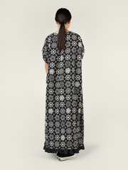 B/W PATTERN WIDE DRESS WITH FRILL