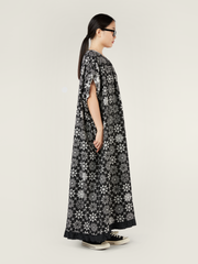 B/W PATTERN WIDE DRESS WITH FRILL