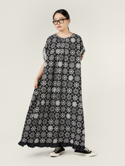 B/W PATTERN WIDE DRESS WITH FRILL